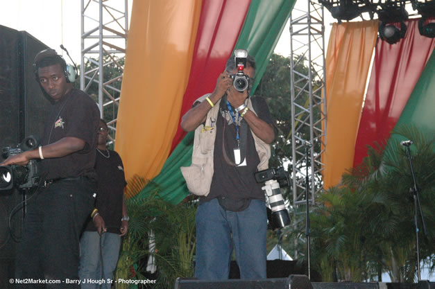 Buju Banton - Red Stripe Reggae Sumfest 2006 - The Summit - Jamaica's Greatest, The World's Best - Saturday, July 22, 2006 - Montego Bay, Jamaica - Negril Travel Guide, Negril Jamaica WI - http://www.negriltravelguide.com - info@negriltravelguide.com...!