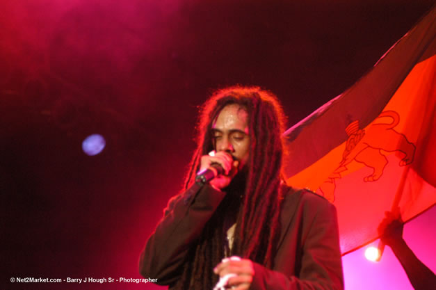 Damian Marley - Red Stripe Reggae Sumfest 2006 - The Summit - Jamaica's Greatest, The World's Best - Saturday, July 22, 2006 - Montego Bay, Jamaica - Negril Travel Guide, Negril Jamaica WI - http://www.negriltravelguide.com - info@negriltravelguide.com...!