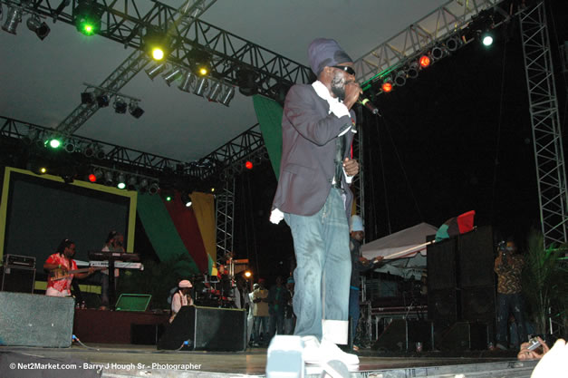 Sizzla - Ignition - The Internation Fire Blazes - Friday, July 21, 2006 - Montego Bay, Jamaica - Negril Travel Guide, Negril Jamaica WI - http://www.negriltravelguide.com - info@negriltravelguide.com...!