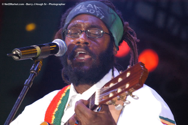 Tarrus Riley - Red Stripe Reggae Sumfest 2006 - The Summit - Jamaica's Greatest, The World's Best - Saturday, July 22, 2006 - Montego Bay, Jamaica - Negril Travel Guide, Negril Jamaica WI - http://www.negriltravelguide.com - info@negriltravelguide.com...!