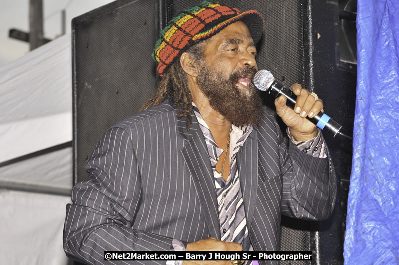 John Holt @ Reggae Sumfest 2008 International Night 2, Catherine Hall, Montego Bay - Saturday, July 19, 2008 - Reggae Sumfest 2008 July 13 - July 19, 2008 - Photographs by Net2Market.com - Barry J. Hough Sr. Photojournalist/Photograper - Photographs taken with a Nikon D300 - Negril Travel Guide, Negril Jamaica WI - http://www.negriltravelguide.com - info@negriltravelguide.com...!