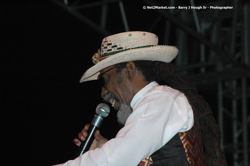 Bunny Wailer - Smile Jamaica, Nine Miles, St Anns, Jamaica - Saturday, February 10, 2007 - The Smile Jamaica Concert, a symbolic homecoming in Bob Marley's birthplace of Nine Miles - Negril Travel Guide, Negril Jamaica WI - http://www.negriltravelguide.com - info@negriltravelguide.com...!