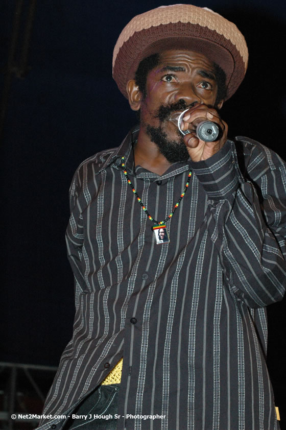 Coco Tea - Smile Jamaica, Nine Miles, St Anns, Jamaica - Saturday, February 10, 2007 - The Smile Jamaica Concert, a symbolic homecoming in Bob Marley's birthplace of Nine Miles - Negril Travel Guide, Negril Jamaica WI - http://www.negriltravelguide.com - info@negriltravelguide.com...!