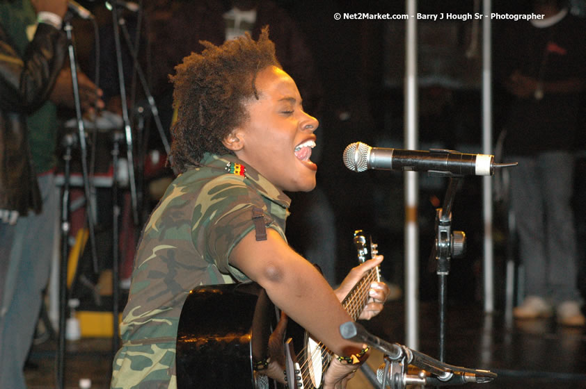 Etana - Smile Jamaica, Nine Miles, St Anns, Jamaica - Saturday, February 10, 2007 - The Smile Jamaica Concert, a symbolic homecoming in Bob Marley's birthplace of Nine Miles - Negril Travel Guide, Negril Jamaica WI - http://www.negriltravelguide.com - info@negriltravelguide.com...!