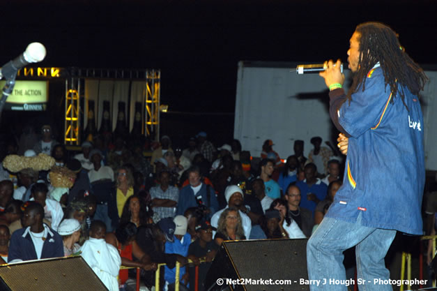 Live Wyah Band - Smile Jamaica, Nine Miles, St Anns, Jamaica - Saturday, February 10, 2007 - The Smile Jamaica Concert, a symbolic homecoming in Bob Marley's birthplace of Nine Miles - Negril Travel Guide, Negril Jamaica WI - http://www.negriltravelguide.com - info@negriltravelguide.com...!