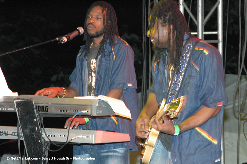 Live Wyah Band - Smile Jamaica, Nine Miles, St Anns, Jamaica - Saturday, February 10, 2007 - The Smile Jamaica Concert, a symbolic homecoming in Bob Marley's birthplace of Nine Miles - Negril Travel Guide, Negril Jamaica WI - http://www.negriltravelguide.com - info@negriltravelguide.com...!