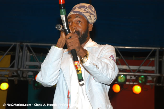 Lutan Fyah - Smile Jamaica, Nine Miles, St Anns, Jamaica - Saturday, February 10, 2007 - The Smile Jamaica Concert, a symbolic homecoming in Bob Marley's birthplace of Nine Miles - Negril Travel Guide, Negril Jamaica WI - http://www.negriltravelguide.com - info@negriltravelguide.com...!