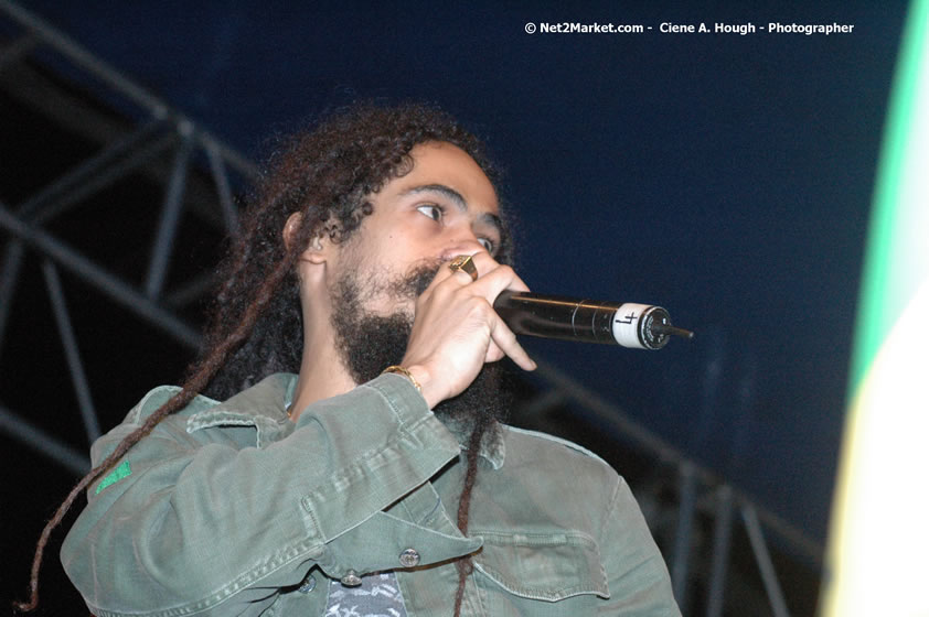 The Marley Brother's - Damian, Stephen, Julian, and Kimani - Smile Jamaica, Nine Miles, St Anns, Jamaica - Saturday, February 10, 2007 - The Smile Jamaica Concert, a symbolic homecoming in Bob Marley's birthplace of Nine Miles - Negril Travel Guide, Negril Jamaica WI - http://www.negriltravelguide.com - info@negriltravelguide.com...!