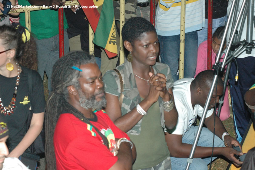 Venue and Audience - Smile Jamaica, Nine Miles, St Anns, Jamaica - Saturday, February 10, 2007 - The Smile Jamaica Concert, a symbolic homecoming in Bob Marley's birthplace of Nine Miles - Negril Travel Guide, Negril Jamaica WI - http://www.negriltravelguide.com - info@negriltravelguide.com...!