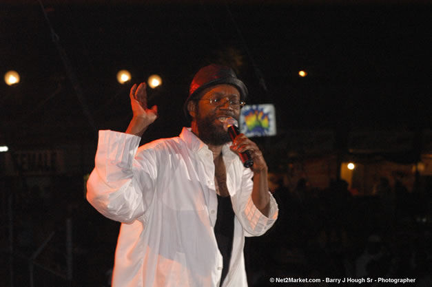 Beres Hammond - Red Stripe Reggae Sumfest 2006 - The Summit - Jamaica's Greatest, The World's Best - Saturday, July 22, 2006 - Montego Bay, Jamaica - Negril Travel Guide, Negril Jamaica WI - http://www.negriltravelguide.com - info@negriltravelguide.com...!