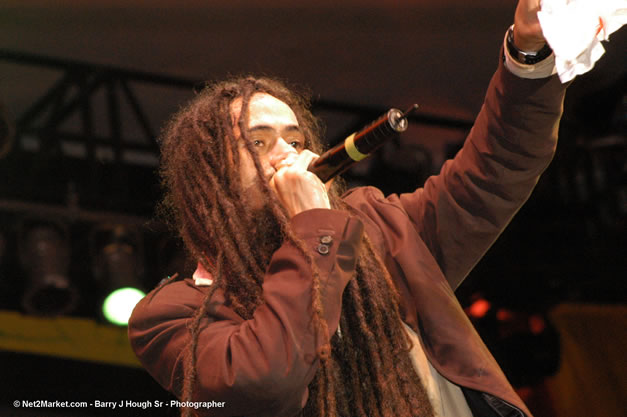 Damian Marley - Red Stripe Reggae Sumfest 2006 - The Summit - Jamaica's Greatest, The World's Best - Saturday, July 22, 2006 - Montego Bay, Jamaica - Negril Travel Guide, Negril Jamaica WI - http://www.negriltravelguide.com - info@negriltravelguide.com...!