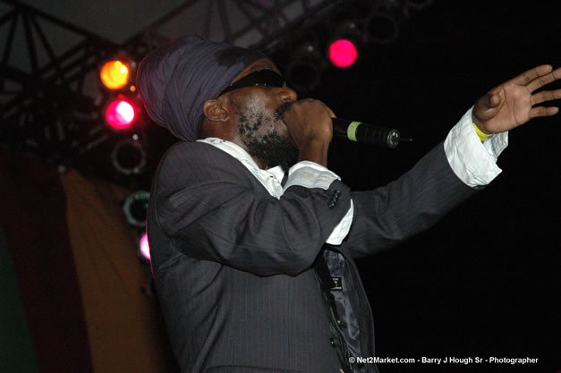 Sizzla - Ignition - The Internation Fire Blazes - Friday, July 21, 2006 - Montego Bay, Jamaica - Negril Travel Guide, Negril Jamaica WI - http://www.negriltravelguide.com - info@negriltravelguide.com...!