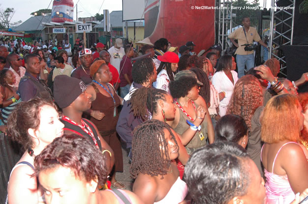 Venue - Audience at Red Stripe Reggae Sumfest 2006 - The Summit - Jamaica's Greatest, The World's Best - Saturday, July 22, 2006 - Montego Bay, Jamaica - Negril Travel Guide, Negril Jamaica WI - http://www.negriltravelguide.com - info@negriltravelguide.com...!