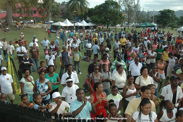 The Ministry of Toursim & The Jamaica Tourist Board present Tourism Awareness Concert in Commemoration of the Start of the 07/08 Winter Tourist Season - Guest Performers: Third World, Tessane Chin, Etana, Assassin, One Third, Christopher Martin, Gumption Band - Saturday, December 15, 2007 - Old Hospital Site, on the Hip Strip, Montego Bay, Jamaica W.I. - Photographs by Net2Market.com - Barry J. Hough Sr, Photographer - Negril Travel Guide, Negril Jamaica WI - http://www.negriltravelguide.com - info@negriltravelguide.com...!