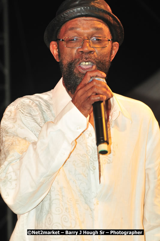 Beres Hammond @ Unite The People An International Reggae Fest, Featuring: Beres Hammond, Coco T, Queen Ifrica, Khalil, Cameal Davis, Iley Dread, Rochelle, Geoffrey Star, Ras Penco, Kool DeLoy, Otis Gayle, J.McKay, Tiney Winey, Venue at Norman Manley Boulevard, Negril, Westmoreland, Jamaica - Saturday, April 4, 2009 - Photographs by Net2Market.com - Barry J. Hough Sr, Photographer/Photojournalist - Negril Travel Guide, Negril Jamaica WI - http://www.negriltravelguide.com - info@negriltravelguide.com...!