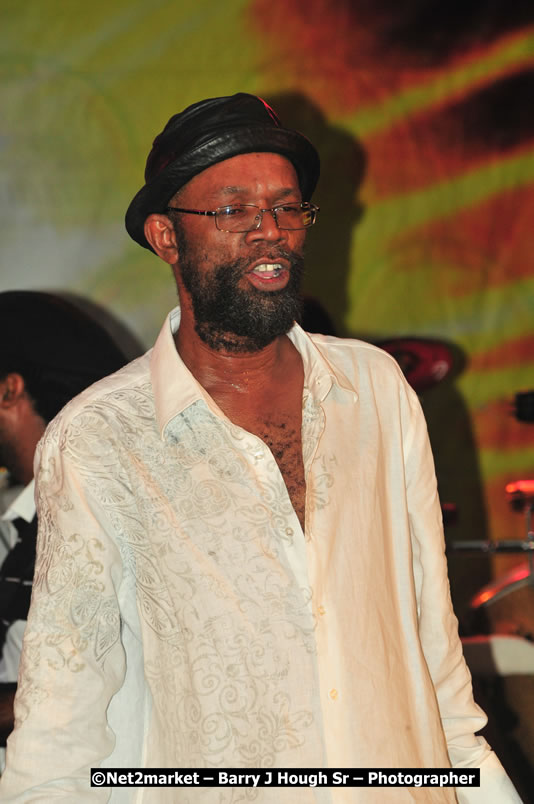 Beres Hammond @ Unite The People An International Reggae Fest, Featuring: Beres Hammond, Coco T, Queen Ifrica, Khalil, Cameal Davis, Iley Dread, Rochelle, Geoffrey Star, Ras Penco, Kool DeLoy, Otis Gayle, J.McKay, Tiney Winey, Venue at Norman Manley Boulevard, Negril, Westmoreland, Jamaica - Saturday, April 4, 2009 - Photographs by Net2Market.com - Barry J. Hough Sr, Photographer/Photojournalist - Negril Travel Guide, Negril Jamaica WI - http://www.negriltravelguide.com - info@negriltravelguide.com...!