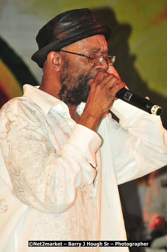 Beres Hammond @ Unite The People An International Reggae Fest, Featuring: Beres Hammond, Coco T, Queen Ifrica, Khalil, Cameal Davis, Iley Dread, Rochelle, Geoffrey Star, Ras Penco, Kool DeLoy, Otis Gayle, J.McKay, Tiney Winey, Venue at Norman Manley Boulevard, Negril, Westmoreland, Jamaica - Saturday, April 4, 2009 - Photographs by Net2Market.com - Barry J. Hough Sr, Photographer/Photojournalist - Negril Travel Guide, Negril Jamaica WI - http://www.negriltravelguide.com - info@negriltravelguide.com...!