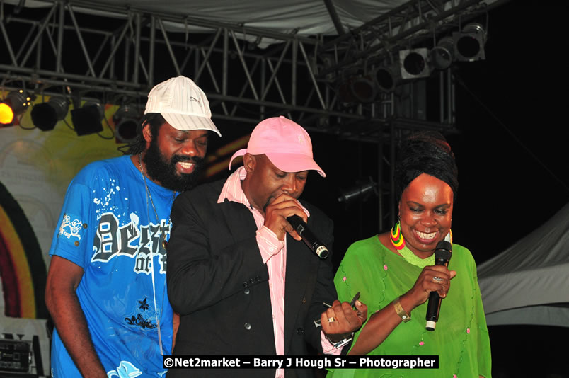 Coco T @ Unite The People An International Reggae Fest, Featuring: Beres Hammond, Coco T, Queen Ifrica, Khalil, Cameal Davis, Iley Dread, Rochelle, Geoffrey Star, Ras Penco, Kool DeLoy, Otis Gayle, J.McKay, Tiney Winey, Venue at Norman Manley Boulevard, Negril, Westmoreland, Jamaica - Saturday, April 4, 2009 - Photographs by Net2Market.com - Barry J. Hough Sr, Photographer/Photojournalist - Negril Travel Guide, Negril Jamaica WI - http://www.negriltravelguide.com - info@negriltravelguide.com...!