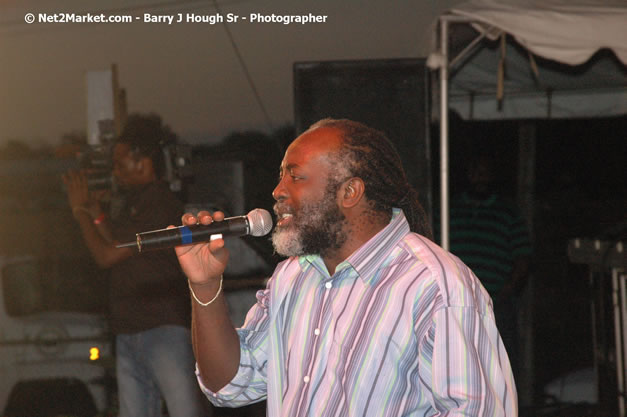 Freddie McGregor @ Western Consciousness 2007 - Presented by King of Kings Productons - Saturday, April 28, 2007 - Llandilo Cultural Centre, Savanna-La-Mar, Westmoreland, Jamaica W.I. - Negril Travel Guide, Negril Jamaica WI - http://www.negriltravelguide.com - info@negriltravelguide.com...!