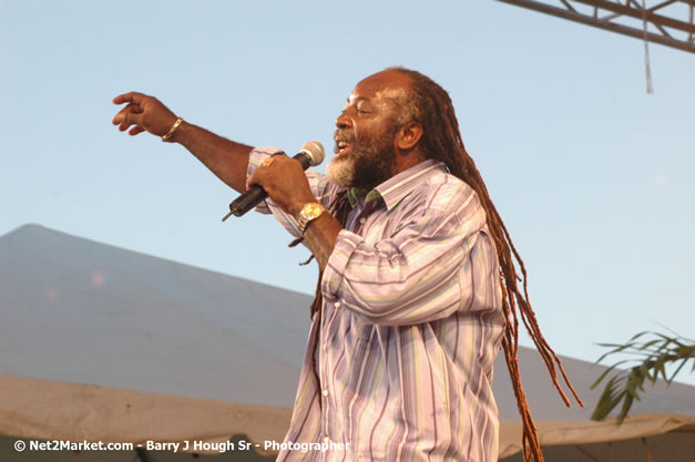 Freddie McGregor @ Western Consciousness 2007 - Presented by King of Kings Productons - Saturday, April 28, 2007 - Llandilo Cultural Centre, Savanna-La-Mar, Westmoreland, Jamaica W.I. - Negril Travel Guide, Negril Jamaica WI - http://www.negriltravelguide.com - info@negriltravelguide.com...!