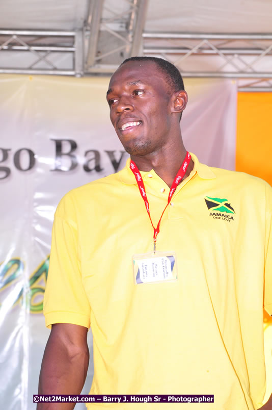 The City of Montego Bay Welcomes Our 2008 Olympians - Western Motorcade - Civic Ceremony - A Salute To Our Beijing Heros - Sam Sharpe Square, Montego Bay, Jamaica - Tuesday, October 7, 2008 - Photographs by Net2Market.com - Barry J. Hough Sr. Photojournalist/Photograper - Photographs taken with a Nikon D300 - Negril Travel Guide, Negril Jamaica WI - http://www.negriltravelguide.com - info@negriltravelguide.com...!